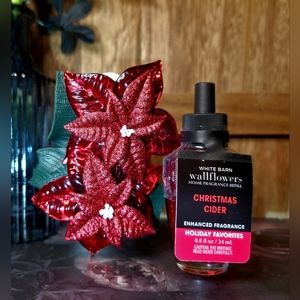 B&BW Glittery Poinsettia Wallflower Plug & Refill